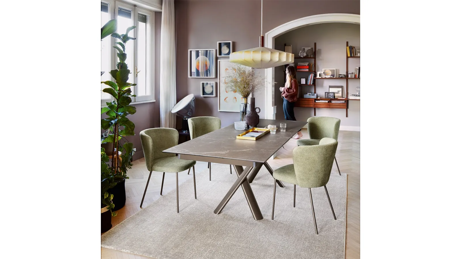 Expandable Master table by Connubia.