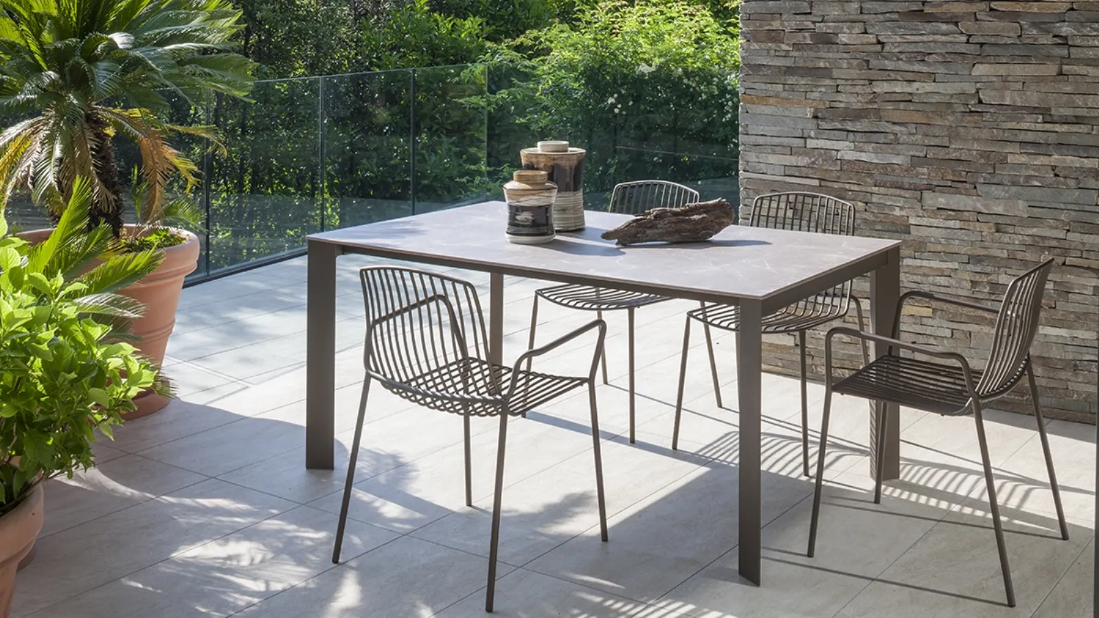 Scirocco table with HPL top by Altacom