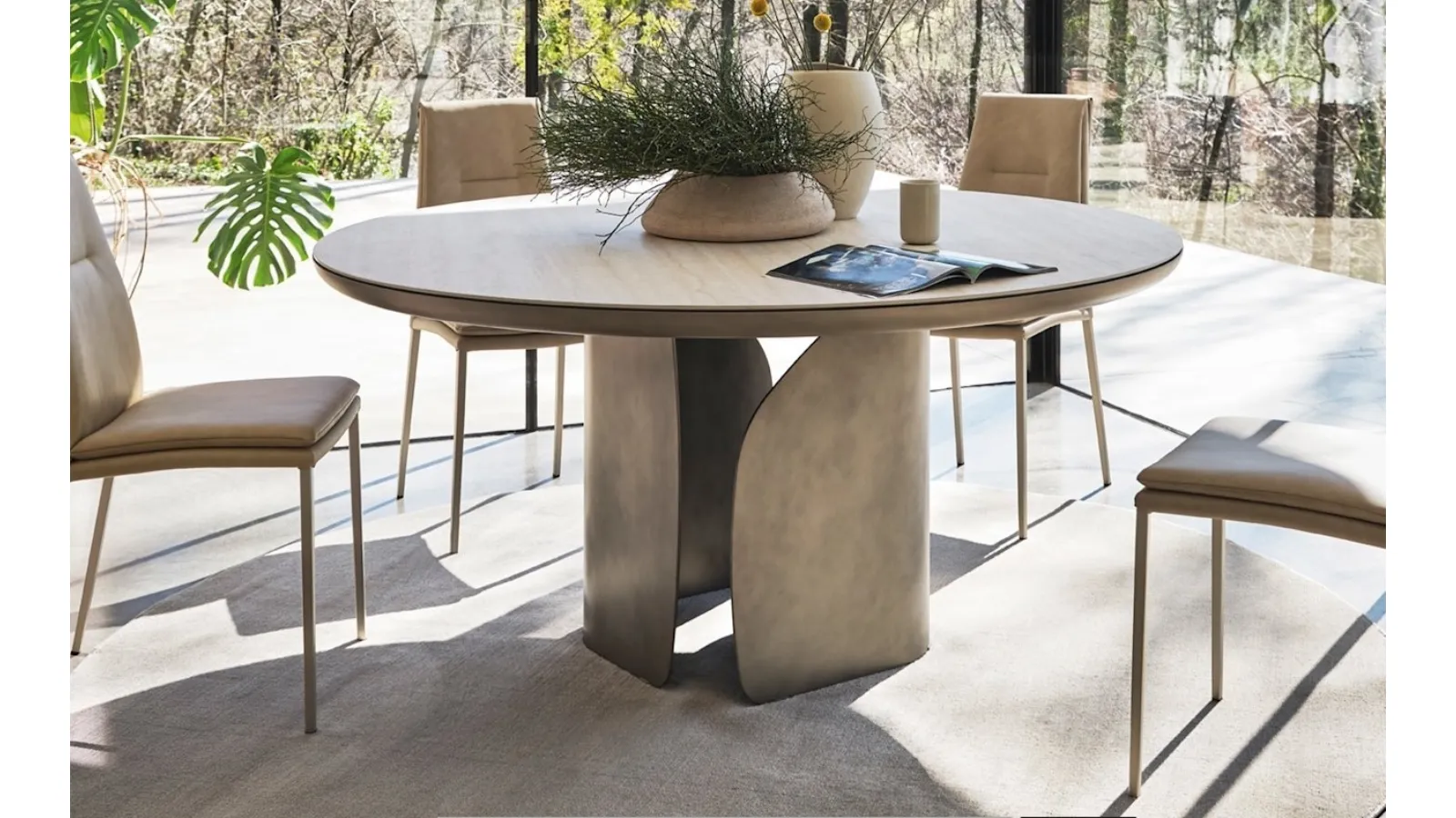 Round ceramic table Twins by Calligaris.