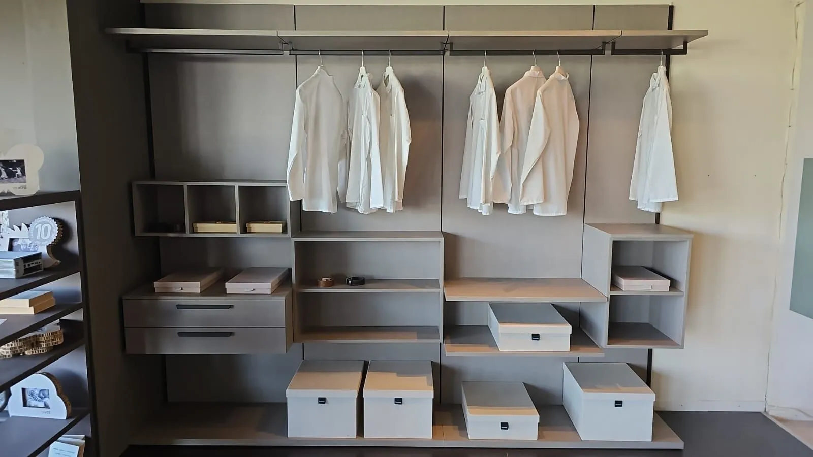 WALK-IN CLOSET ADOK TA -