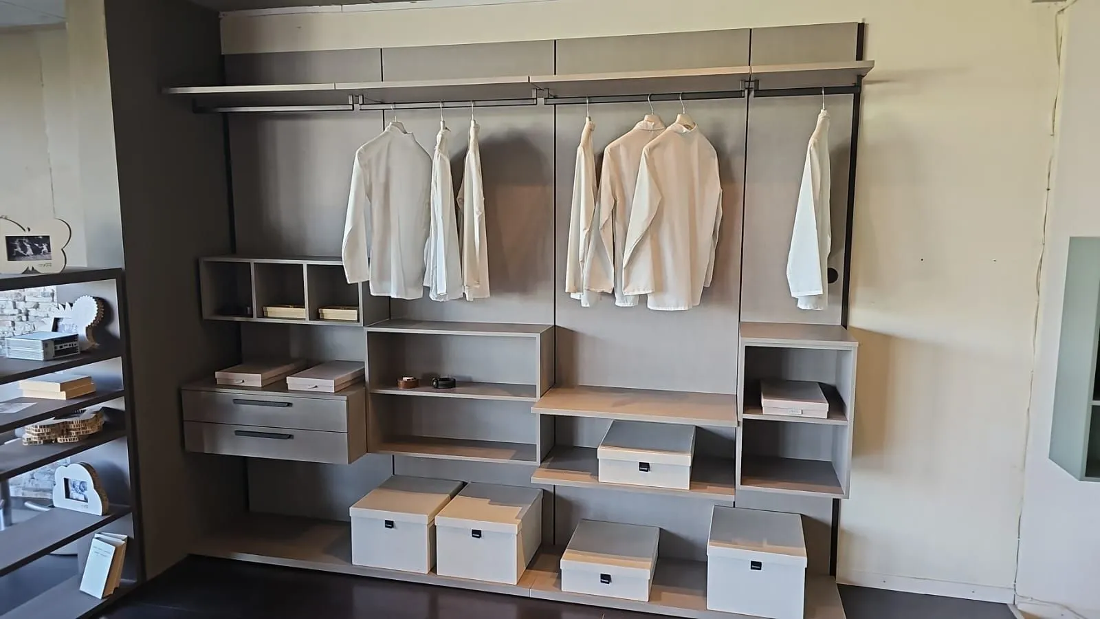 ADOK TA - TAC walk-in closet