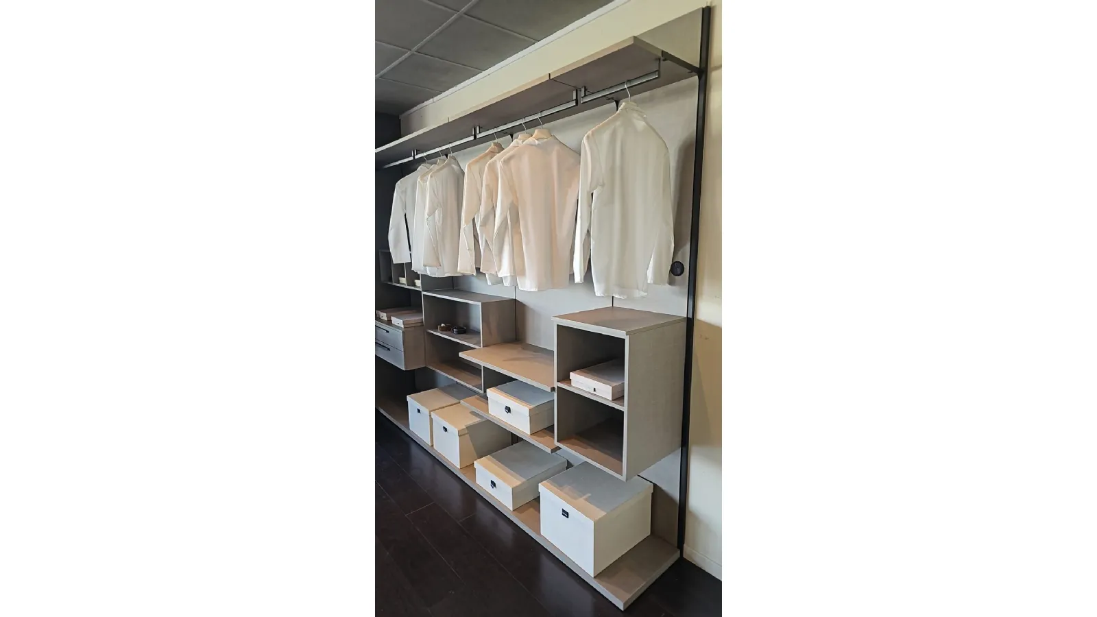 ADOK TA - TAC walk-in closet