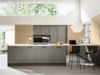 Classic kitchen with Gioiosa 01 peninsula in lacquered and laminated finish by Arredo3.