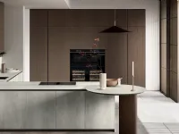 Modern Kitchen in Gres with Glass Peninsula by Arredo3