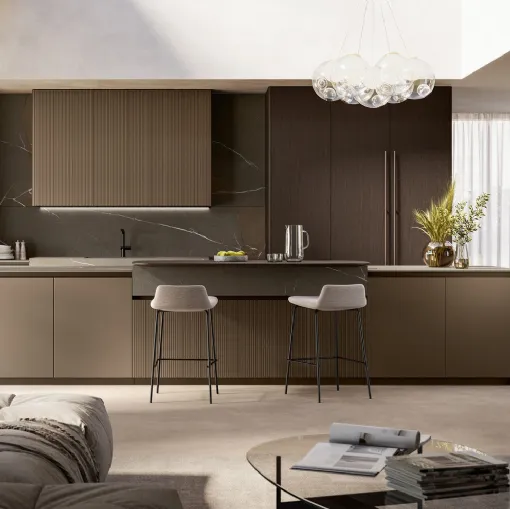 Modern kitchen with Time 01 island in lacquered and walnut wood by Arredo3.