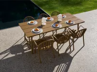 **Translation:**  
**Fred's Table and Chairs