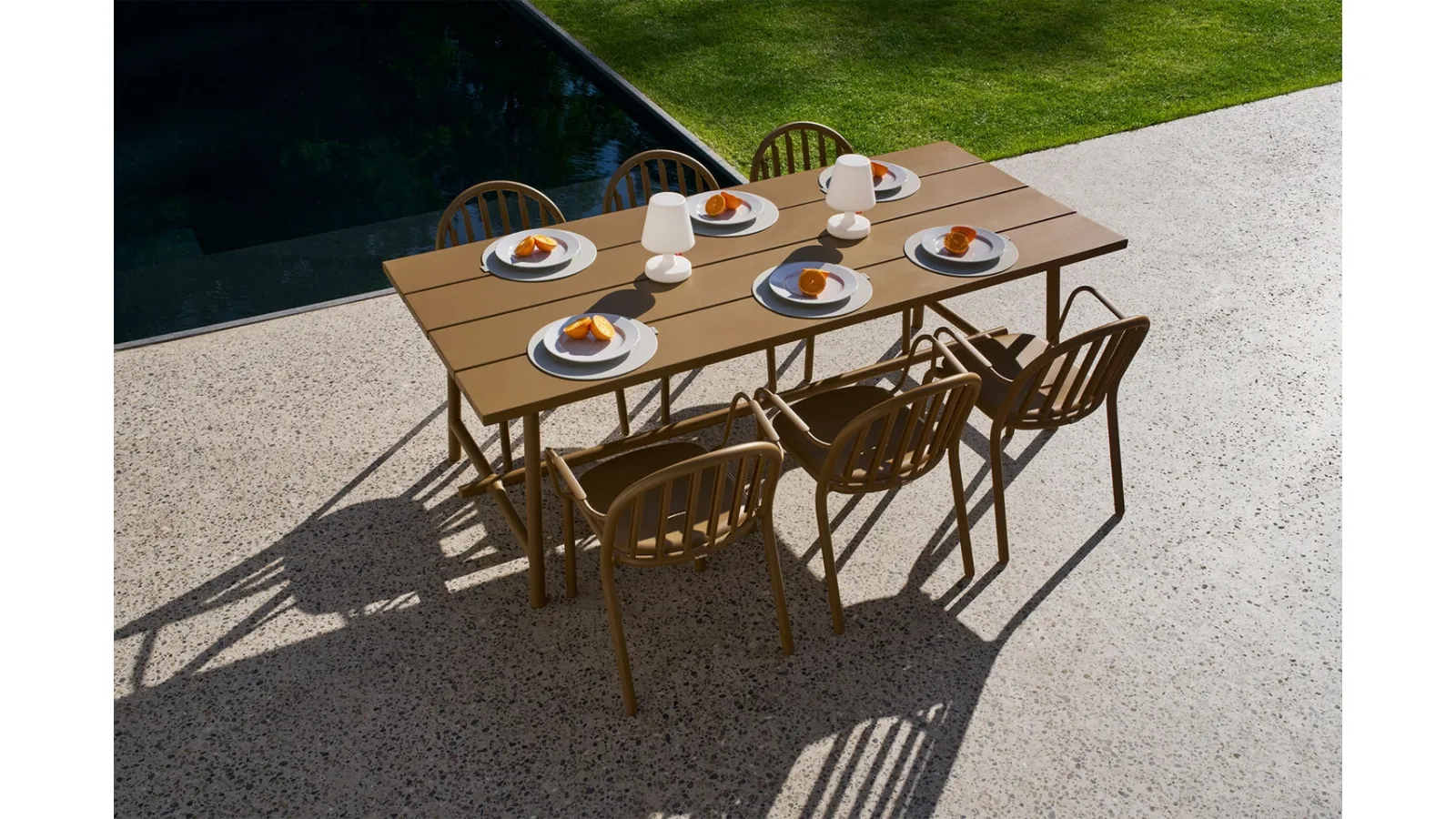 **Translation:**  
**Fred's Table and Chairs