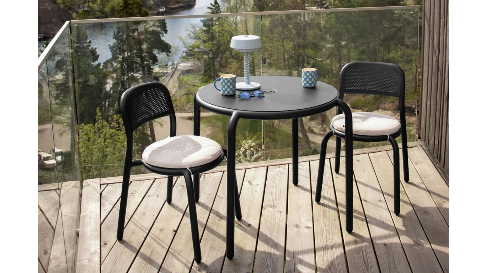 Small table with chairs Tonì Bistreau by Fatboy