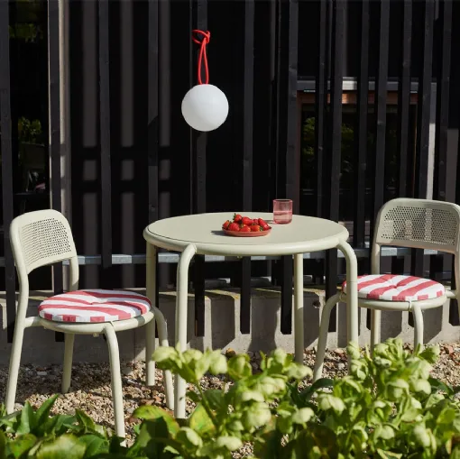 Tonì Bistreau coffee table and chairs by Fatboy