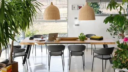 Bold extendable table by Connubia