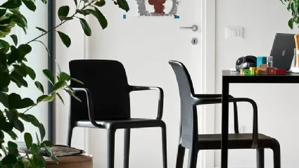 Bayo stackable polypropylene chair with armrests by Connubia