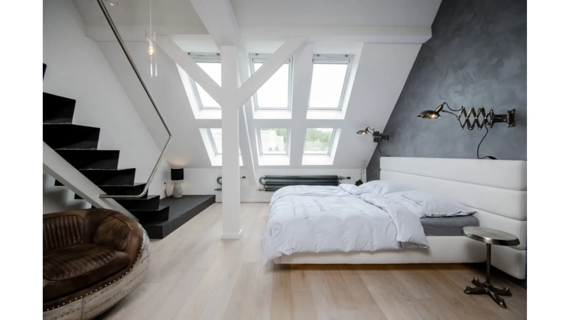 attic white ceiling