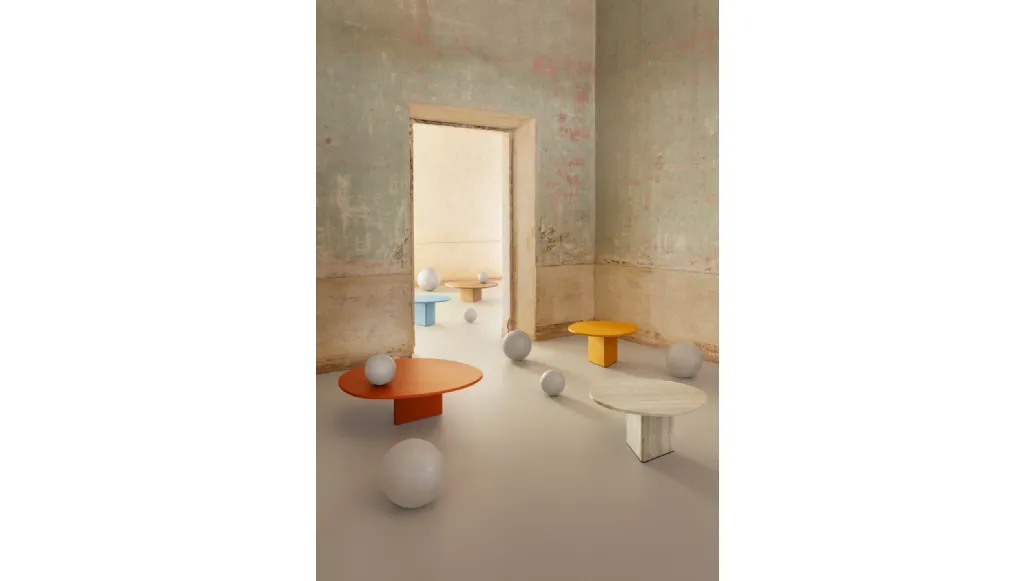 Albio coffee table in lacquered or marble by Miniforms.