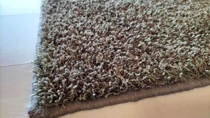 MOVE dark carpet