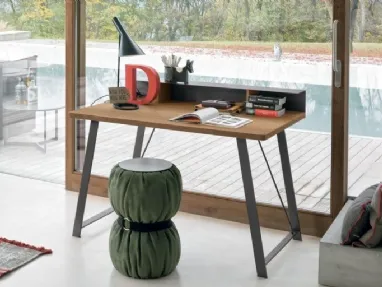 Atlas writing desk with a top in light knotted material and anthracite metal structure by Tomasella