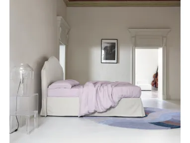 Bed with Fiordaliso headboard by Noctis
