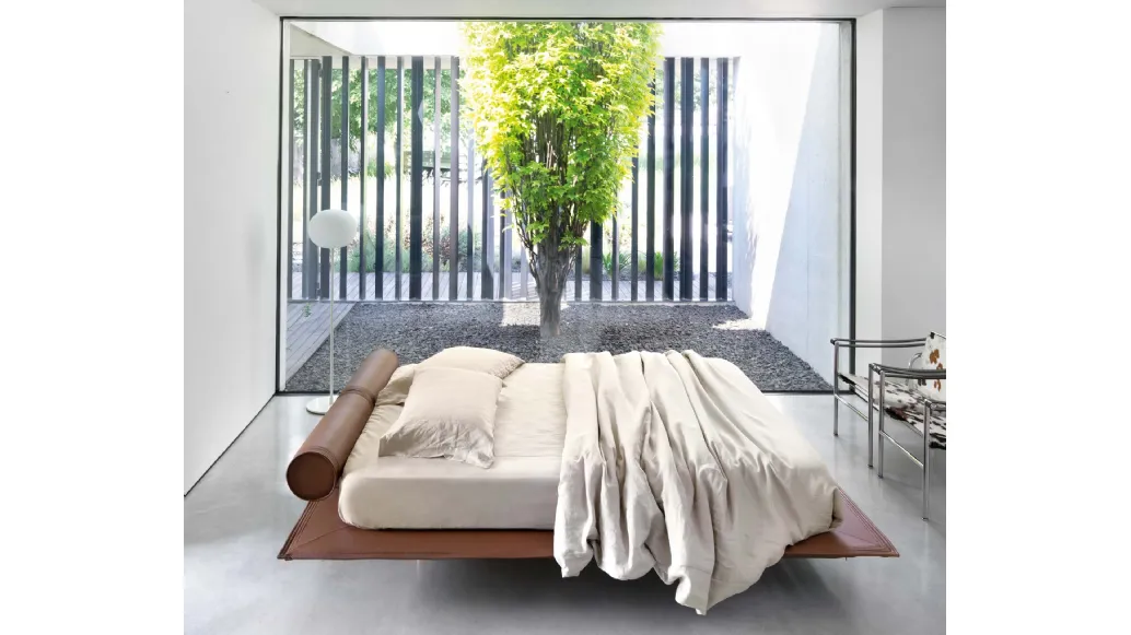 Flamingo Leather Bed by Noctis.