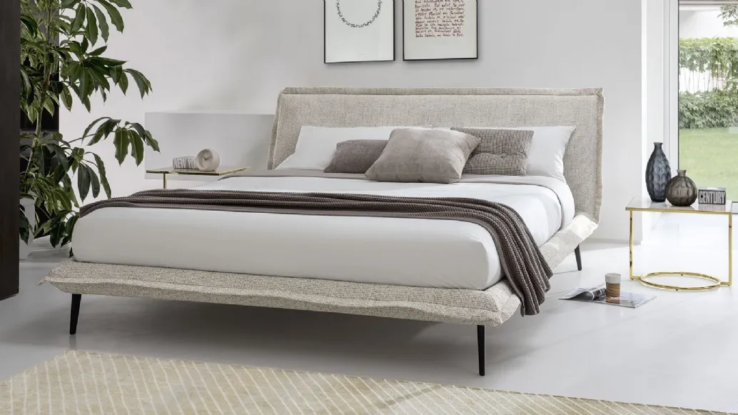 Upholstered fabric bed with metal feet Fluff by Calligaris.