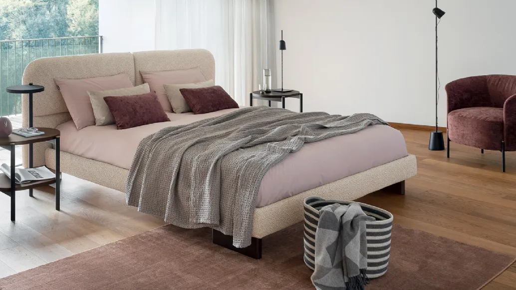 Read in fabric upholstered Kilian round bed by Calligaris.