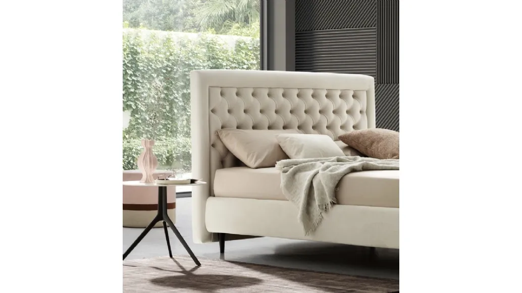 Le Comfort Monet upholstered and quilted bed