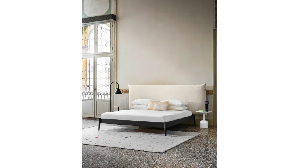 King-size bed with spacious upholstered fabric headboard Shiko Wonder by Miniforms.