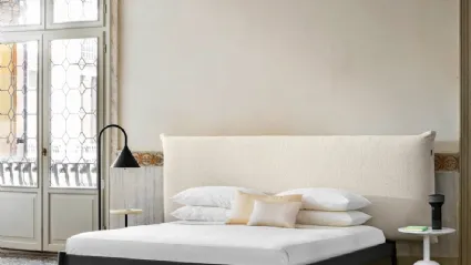 King-size bed with spacious upholstered fabric headboard Shiko Wonder by Miniforms.