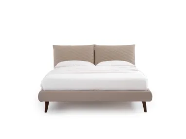 Bed with quilted headboard So Regular by Noctis