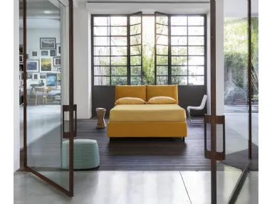 Vera padded bed by Noctis.