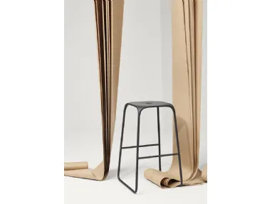 Bobo stool in polypropylene and steel by Infiniti.