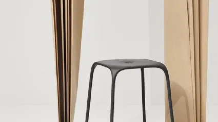 Bobo stool in polypropylene and steel by Infiniti.