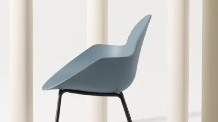 Cookie 4 Legs chair with polypropylene shell and steel legs by Infiniti.