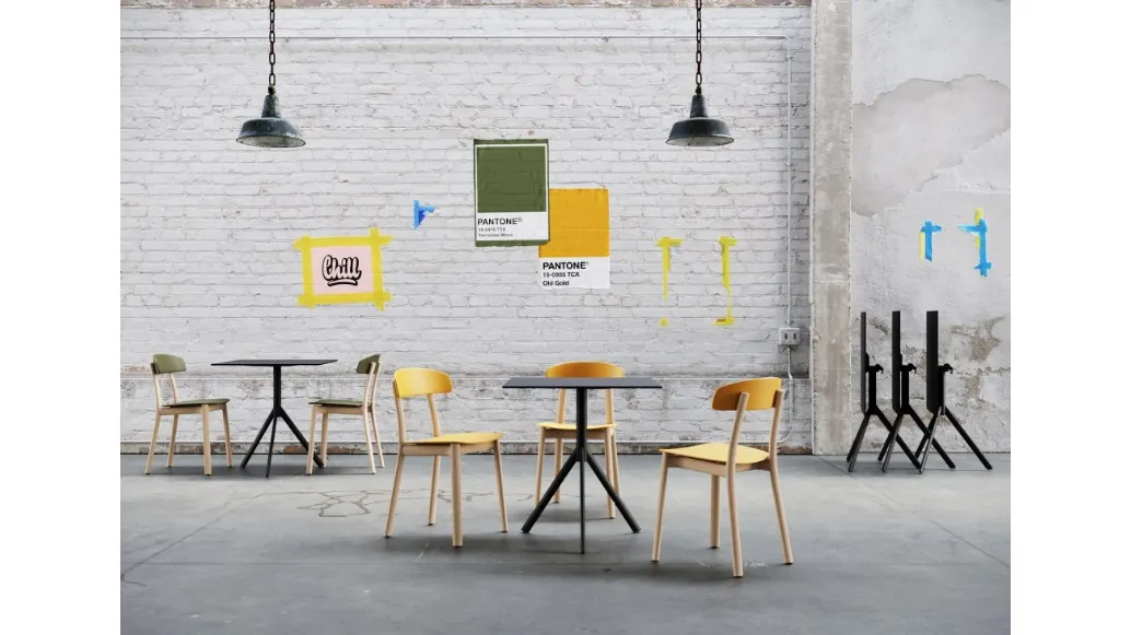 Feluca Organic chair in polypropylene with wooden frame by Infiniti.