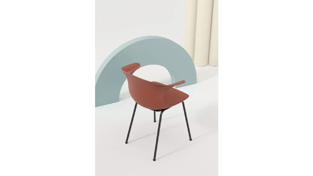 Loop Mono 4 Legs chair with polypropylene shell and steel base by Infiniti.