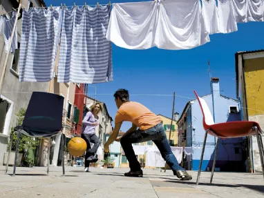 Now 4 Legs chair with polypropylene shell and chrome steel legs by Infiniti.