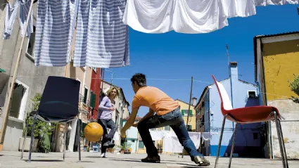 Now 4 Legs chair with polypropylene shell and chrome steel legs by Infiniti.