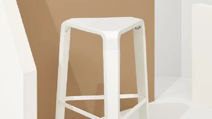 Picapau stool in white polypropylene with solid beech wood frame lacquered in white by Infiniti