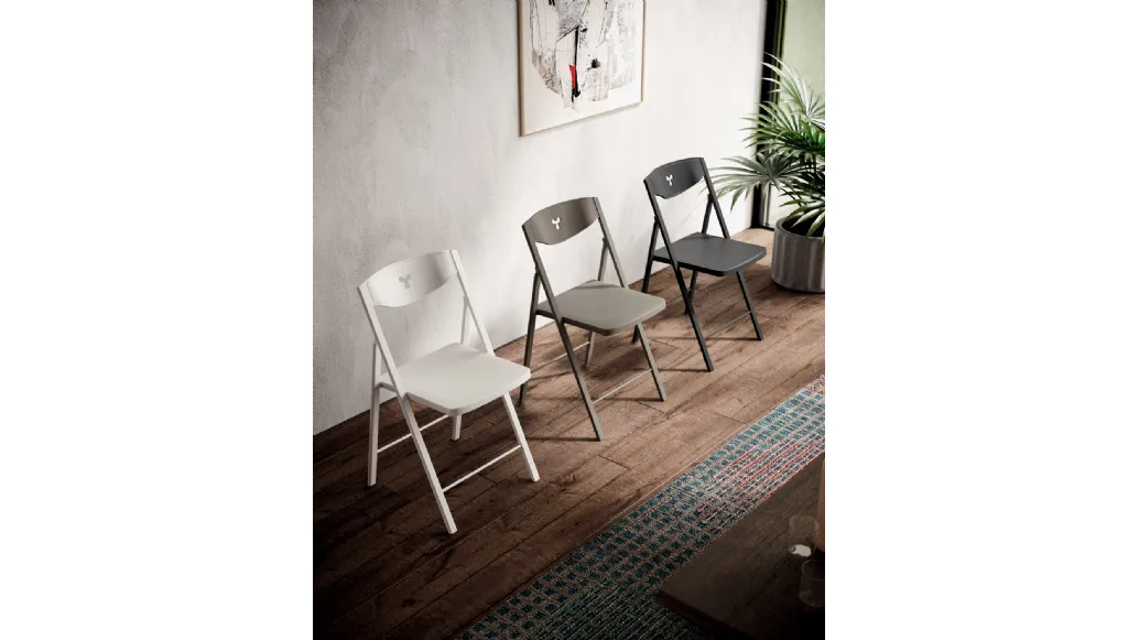 Folding chair in polypropylene Plio by Easyline.