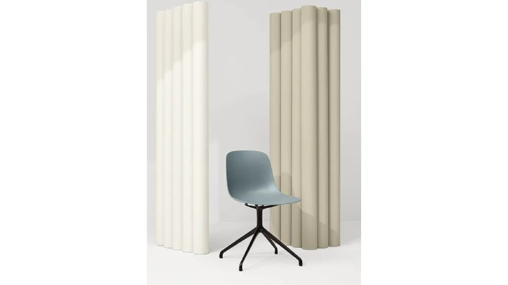 Pure Loop Mono 4 Legs chair with polypropylene seat and steel base by Infiniti.