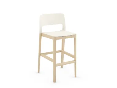 Settesusette Kitchen stool in polypropylene with a solid beech base by Infiniti