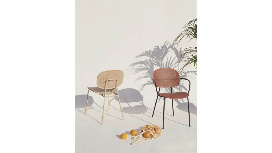 Round Slim chair in polypropylene with steel structure by Infiniti.