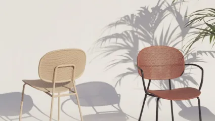 Round Slim chair in polypropylene with steel structure by Infiniti.