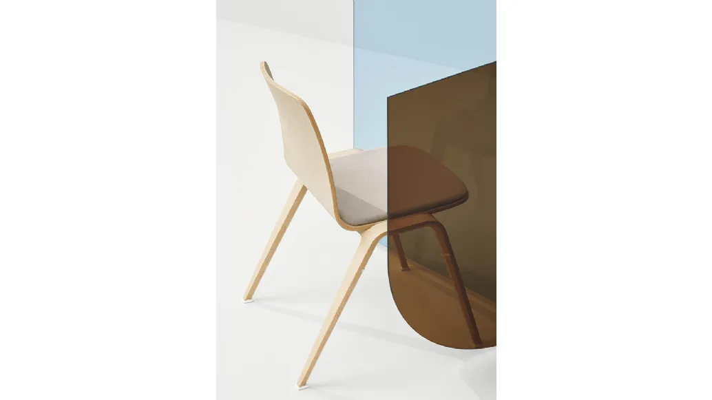 Stackable chair Woodstock by Infiniti.