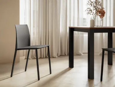 Zara chair with painted metal frame and polypropylene seat by Arredo3.