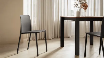 Zara chair with painted metal frame and polypropylene seat by Arredo3.