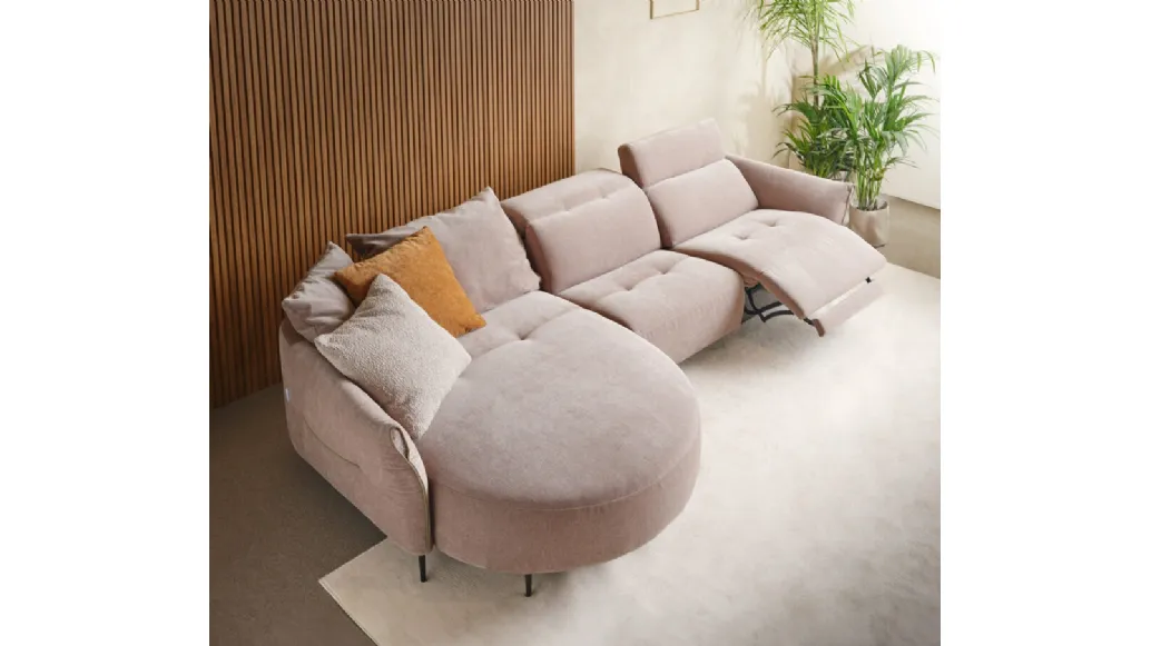 Relax sofa with Bosè peninsula by Franco Ferri.