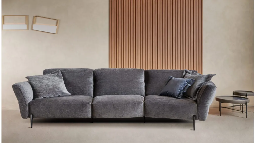 Linear sofa Ocean by Franco Ferri