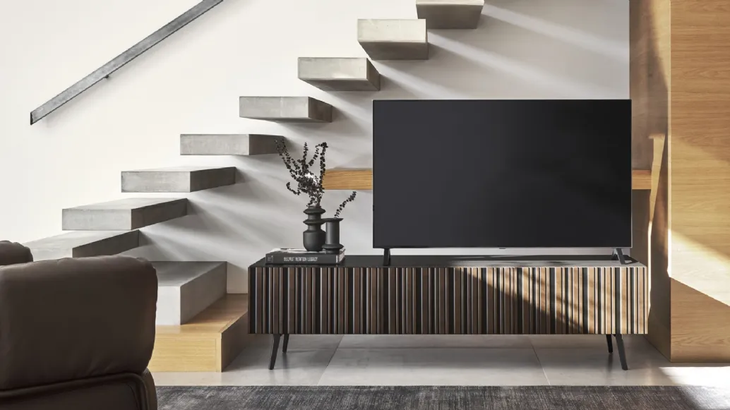 Madia Stripes with irregular vertical stripes by Calligaris.