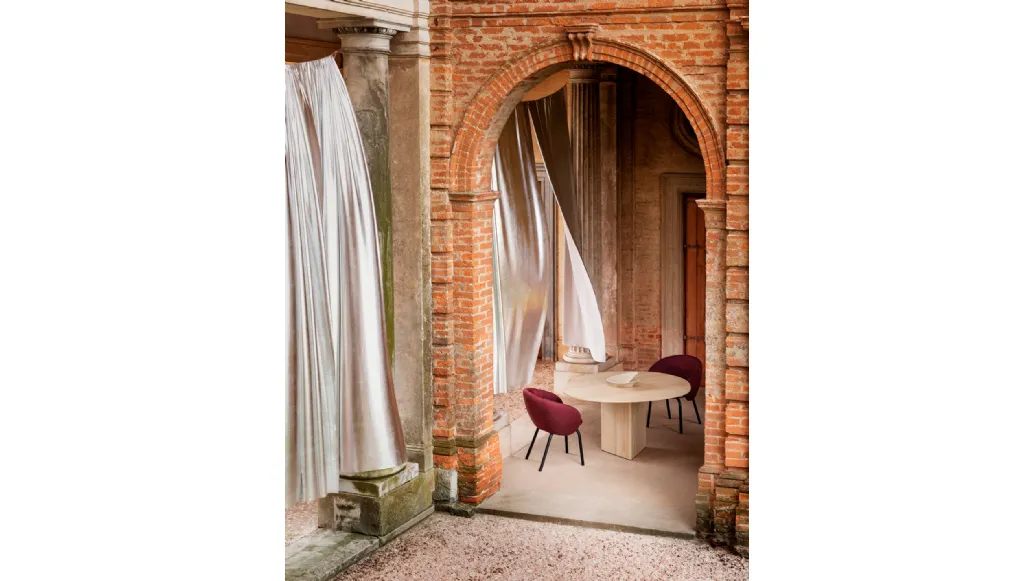 Albio table in travertine marble by Miniforms.
