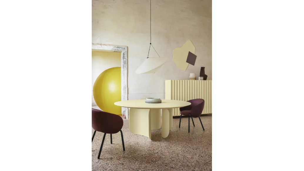 Barry round table by Miniforms.