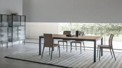 Extendable Infinity table with a sand-colored oak textural top and a matte lacquered base by Tomasella.